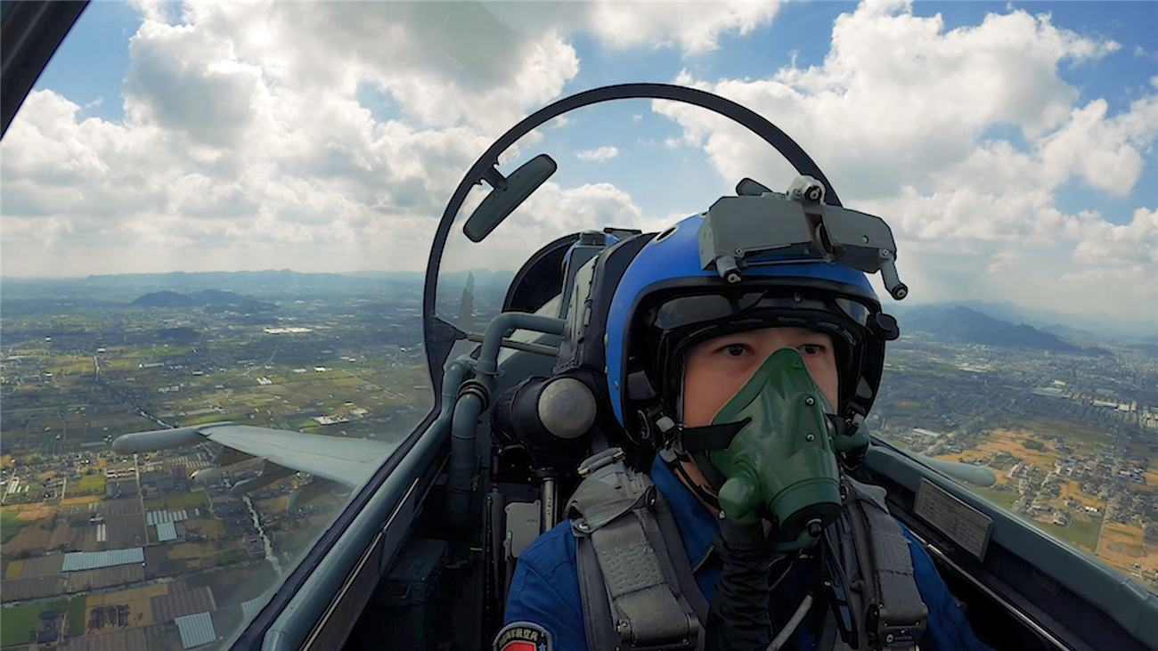 飞行员作为军队中的蓝天娇子为何身上却不能带疤呢看完明白了