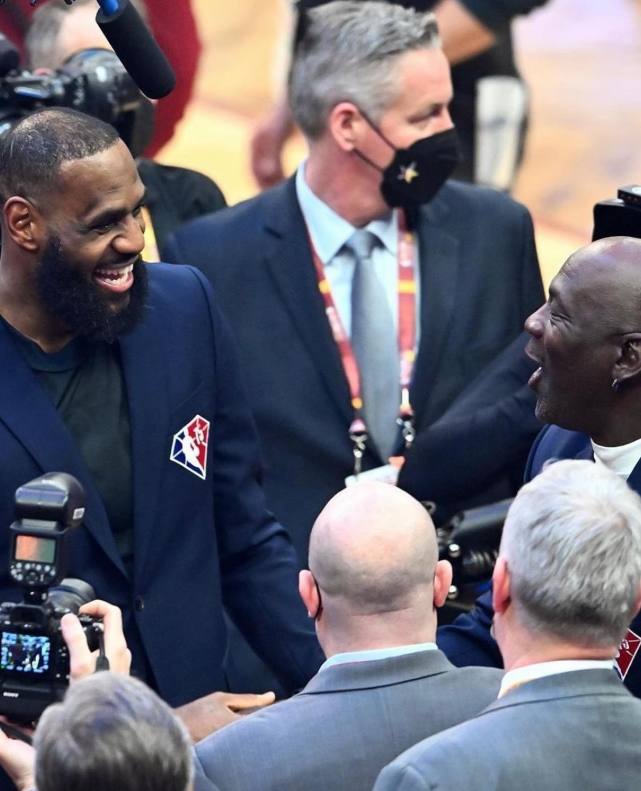 詹皇晒全明星与飞人同框瞬间mj和lj五个小时超130万人点赞