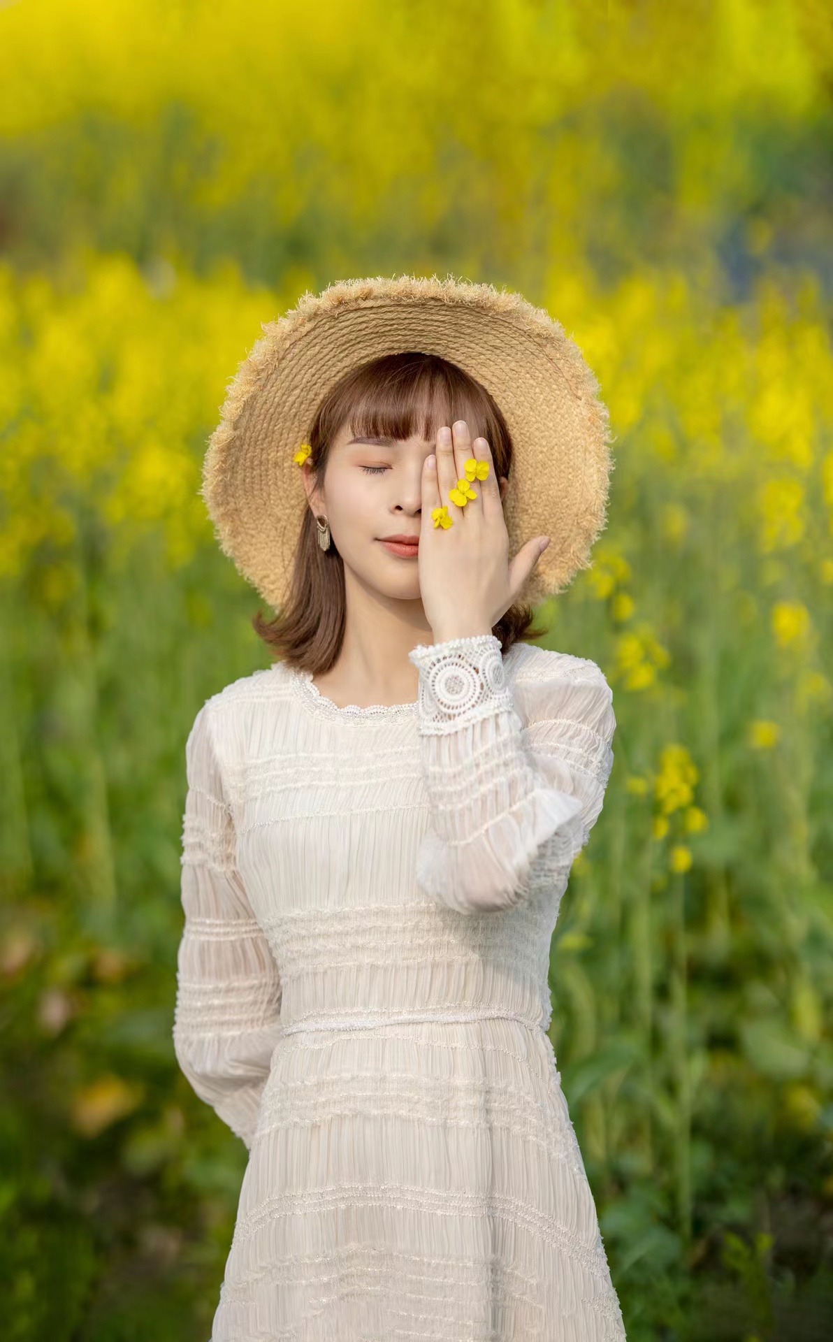 油菜花开拍好油菜花人像8个姿势助你拍出美美油菜花人像