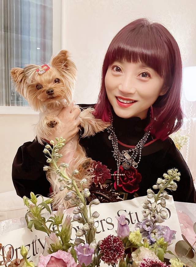 著名歌手朱桦:曾婉拒费翔求爱,陪妈妈抗击"阿尔茨海默病"|朱桦|费翔