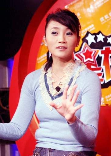 著名歌手朱桦:曾婉拒费翔求爱,陪妈妈抗击"阿尔茨海默病"|朱桦|费翔