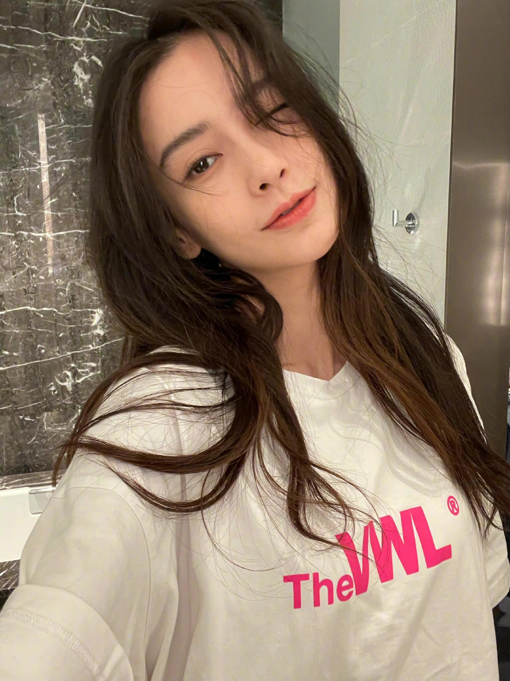 angelababy2022222原相机live自拍