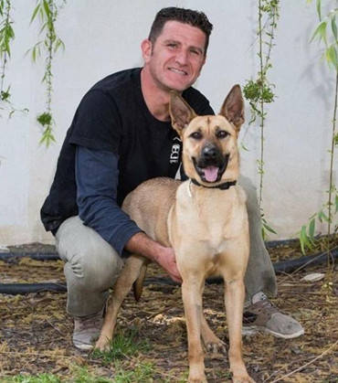 狗狗长期困于仓库,被好心人发现时已骨瘦如柴,可怜样子看哭人休闲区蓝鸢梦想 - Www.slyday.coM 狗狗长期困于仓库,被好心人发现时已骨瘦如柴,可怜样子看哭人休闲区蓝鸢梦想 - Www.slyday.coM