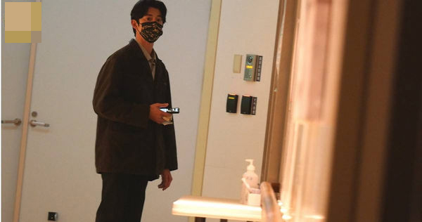 吴慷仁新戏被爆在 隔离病房 附近来回穿梭 有工作人员抱怨剧组不顾大家安全 吴慷仁 新冠肺炎 新浪新闻