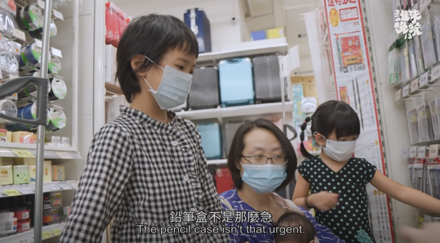 10年生了6个娃，为省钱厕所产子，不请保姆甘愿做家庭主妇，这个80后姑娘却不后悔：孩子治愈了我的童年休闲区蓝鸢梦想 - Www.slyday.coM