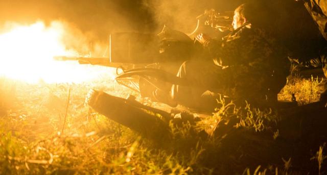 乌东武装与乌克兰政府军密集交火，超5.3万人涌入俄罗斯休闲区蓝鸢梦想 - Www.slyday.coM