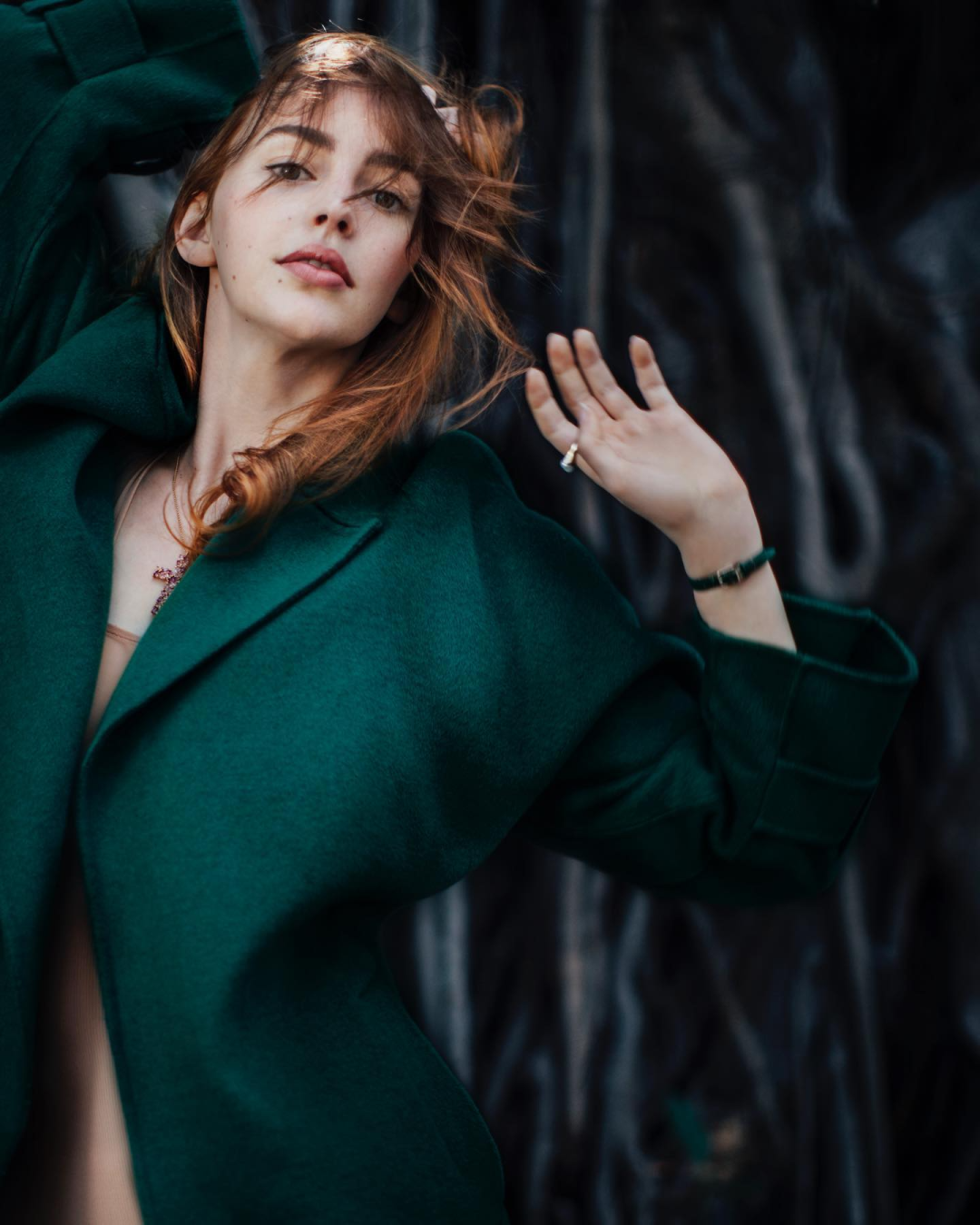 elonmusk新女友曝光分手半年秘密交往小13岁性感女星