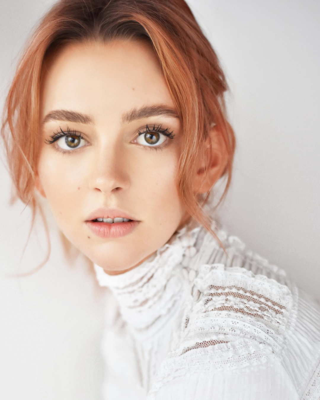 elonmusk新女友曝光分手半年秘密交往小13岁性感女星