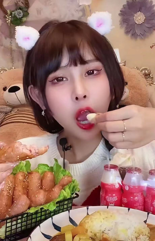 吃播猫妹妹因饮食不规律住院大脑缺氧脸色惨白有脑瘫风险