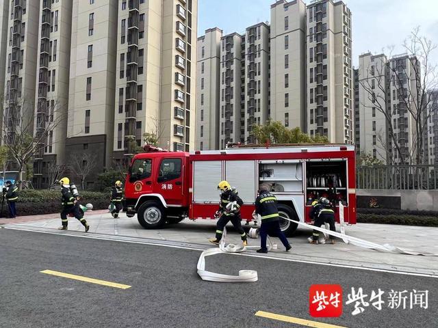 南京栖霞靖安佳园社区开展高层住宅消防实操实练