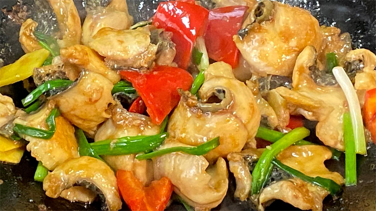 广东名菜生炒鱼片,一口下去鱼肉香嫩爽滑,做法简单好吃熟得快__财经头