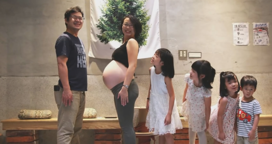 10年生了6个娃，为省钱厕所产子，不请保姆甘愿做家庭主妇，这个80后姑娘却不后悔：孩子治愈了我的童年休闲区蓝鸢梦想 - Www.slyday.coM