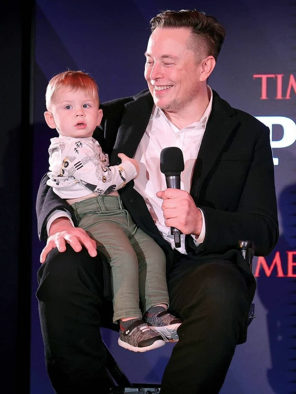 elonmusk新女友曝光分手半年秘密交往小13岁性感女星