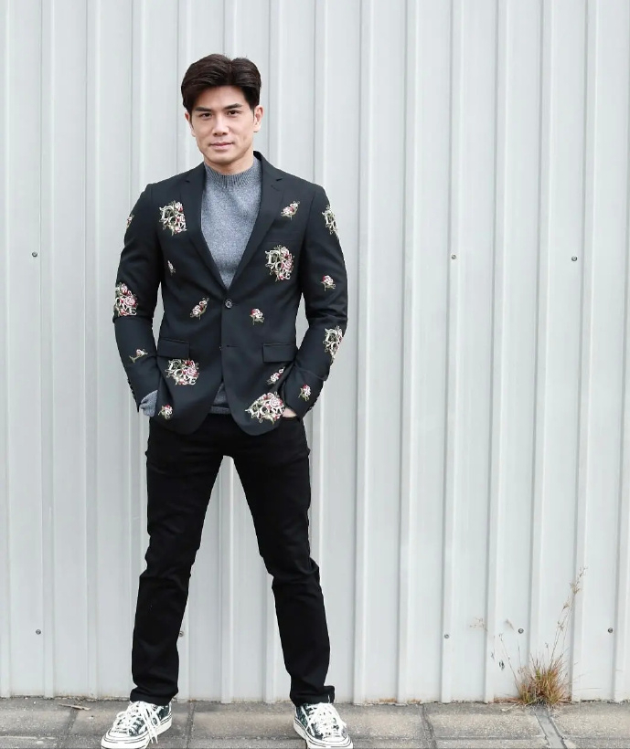 《铁拳英雄》相恋,网友赞二人有夫妻相|伍允龙|唐诗咏|铁拳英雄_新浪