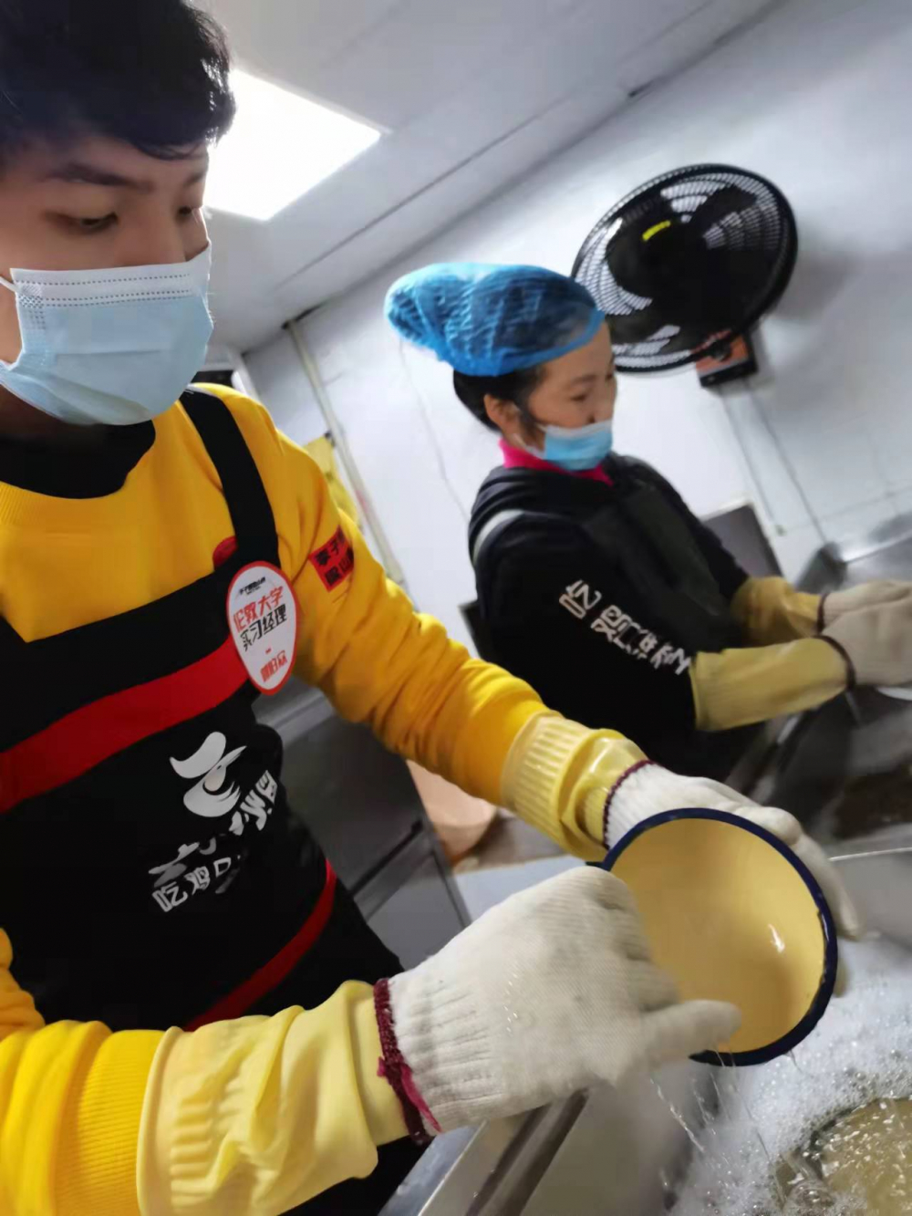 智库畅聊清华学子当洗碗工后续一场多赢的社会实验