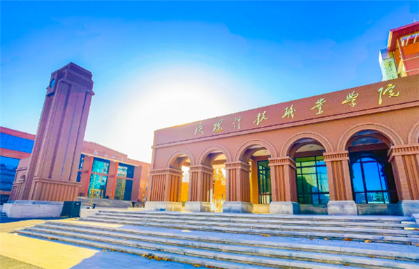 洛阳科技职业学院东大门正式启用