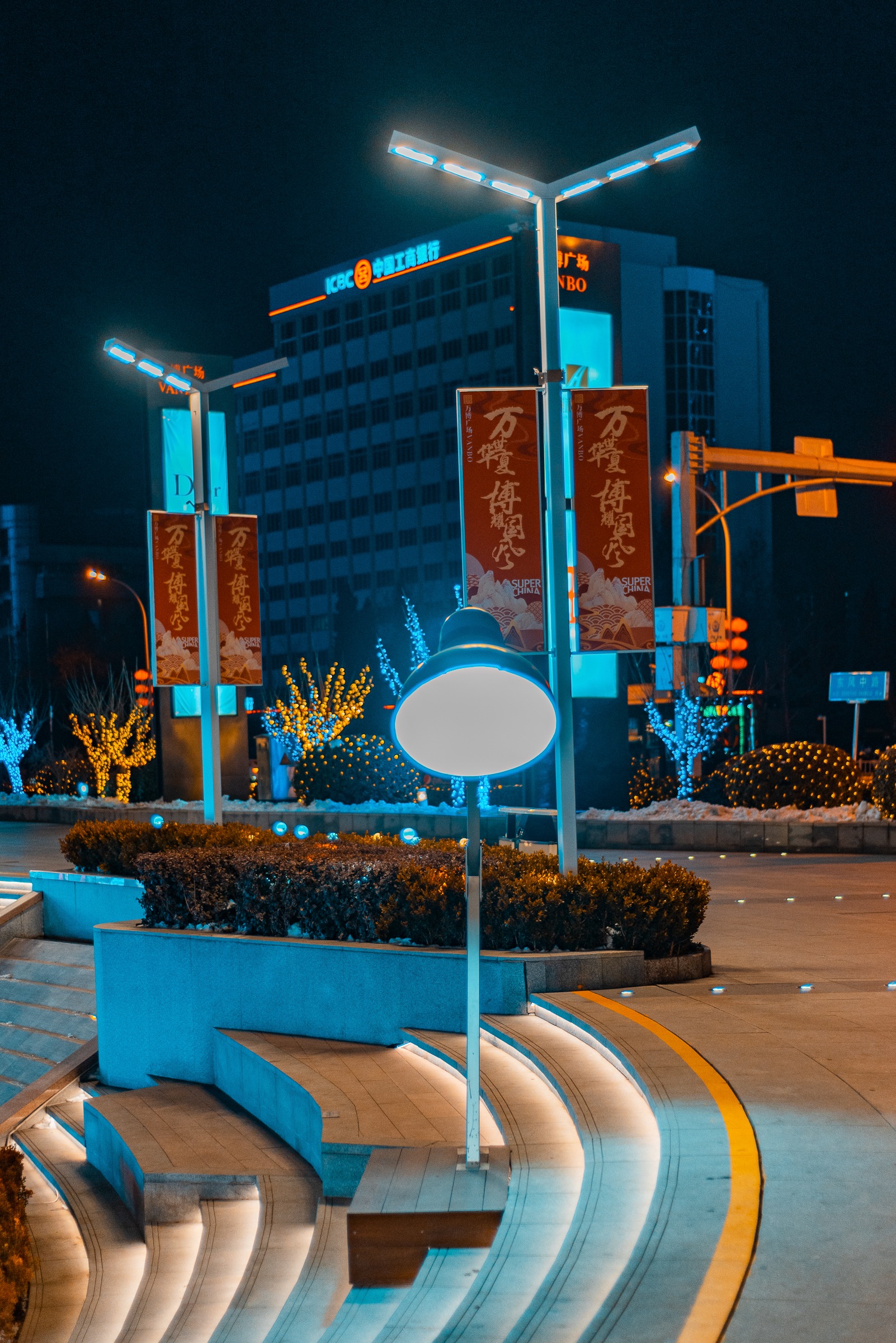 河北保定朝阳大街夜景一线品牌这里都有