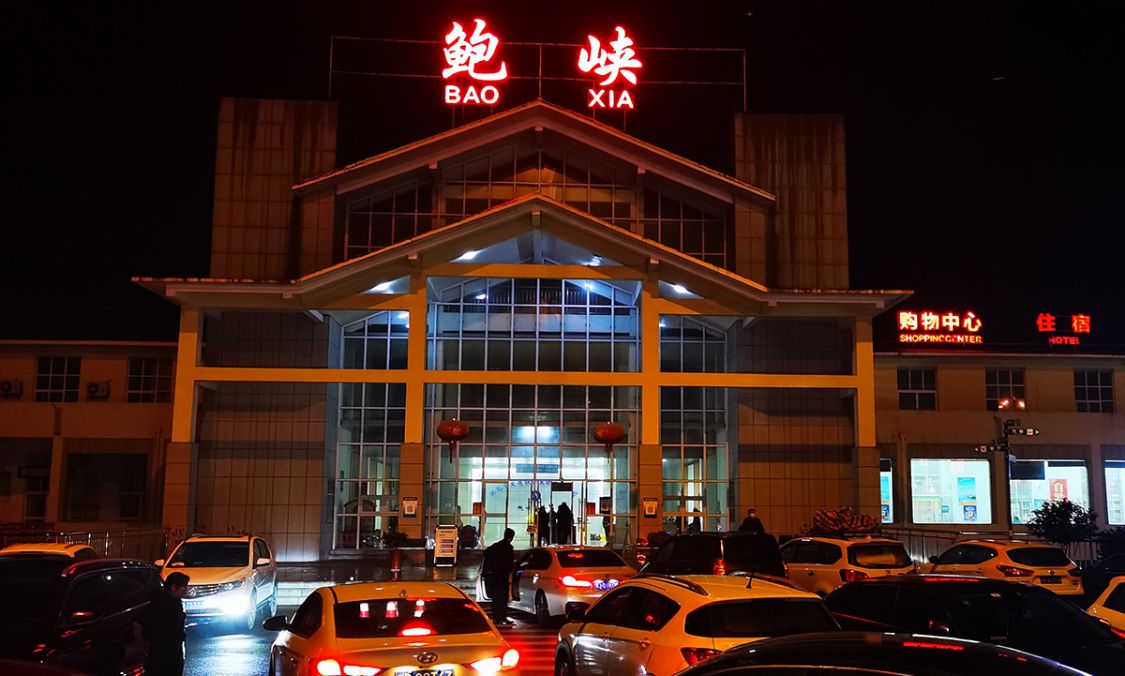 途中停留五个服务区,浙江杭州临安,安徽池州花园,湖北随州,湖北十堰