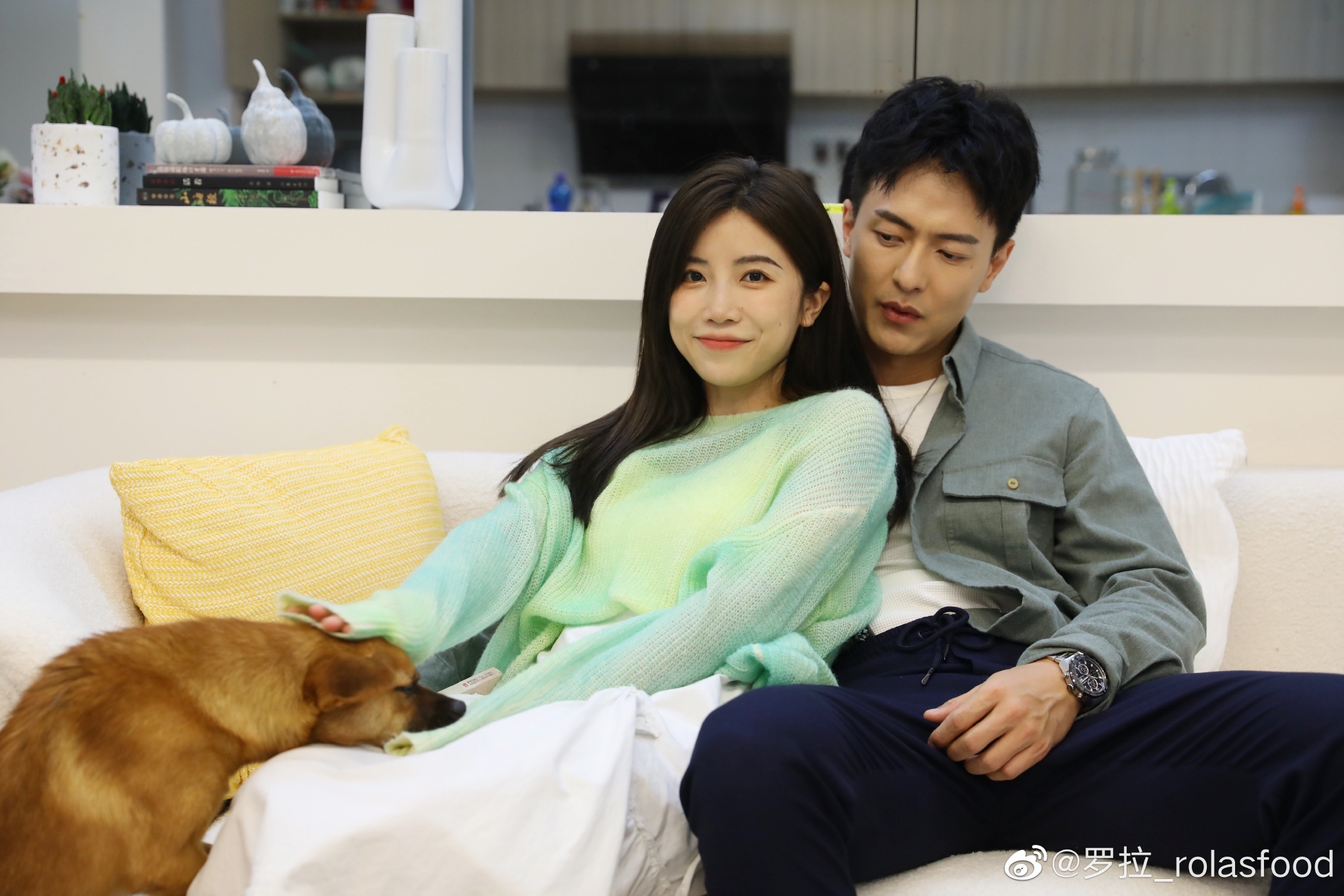 半熟恋人收官罗拉晒和王能能情侣照