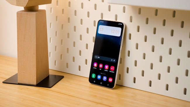 三星Galaxy S22+评测：是你现在能买到的最均衡的安卓旗舰休闲区蓝鸢梦想 - Www.slyday.coM