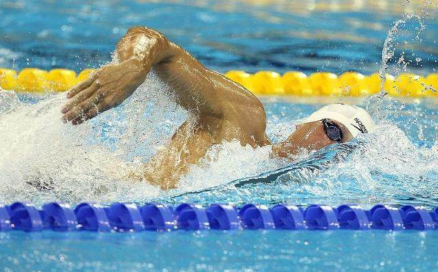 自由泳游得更优雅学会自由泳技巧轻松掌握就这么简单