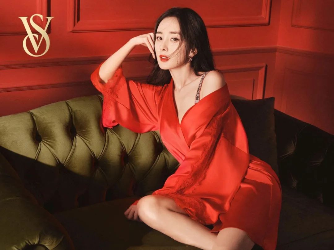性感女王杨幂代言维多利亚的秘密既有魅惑红又有神秘黑