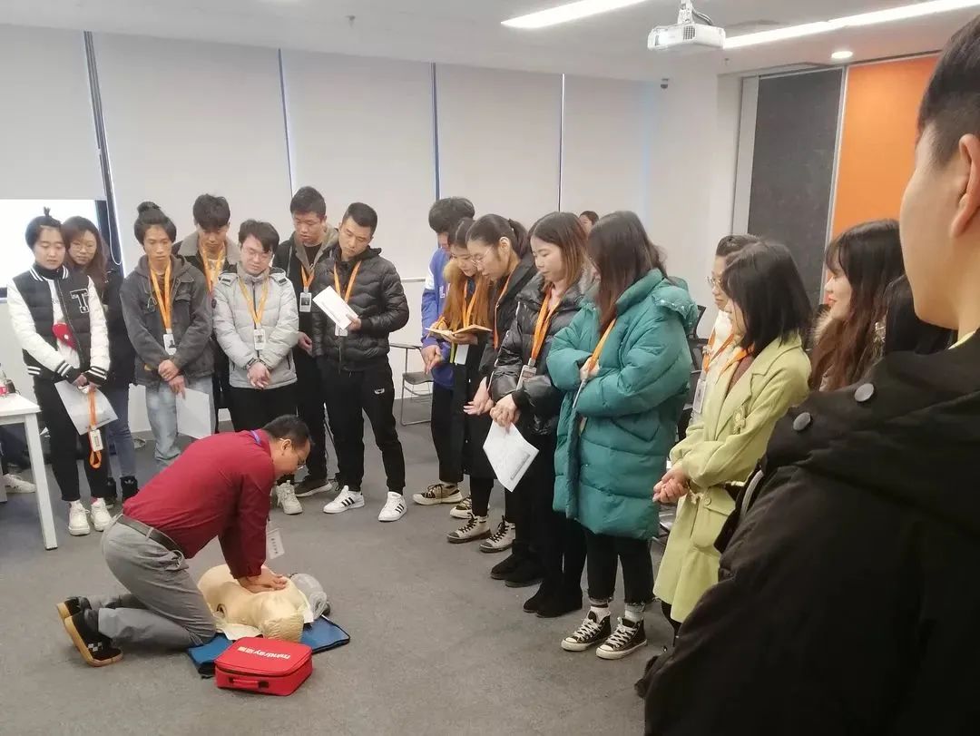 又一互联网大厂被曝员工猝死,企业“定制”急救培训是否有必要?休闲区蓝鸢梦想 - Www.slyday.coM 又一互联网大厂被曝员工猝死,企业“定制”急救培训是否有必要?休闲区蓝鸢梦想 - Www.slyday.coM