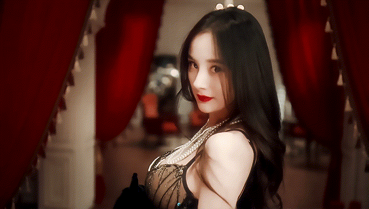 性感女王杨幂代言维多利亚的秘密既有魅惑红又有神秘黑