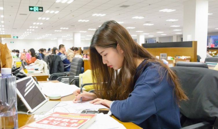 考研初试查分陆续进行，400+高分频现，喜悦之余有些人却坐不住了休闲区蓝鸢梦想 - Www.slyday.coM