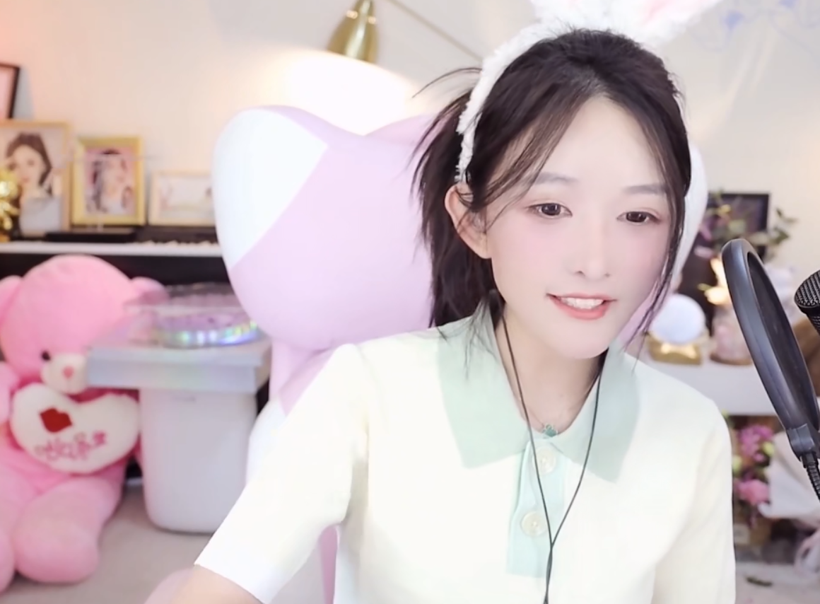 林七七直播太有梗吐槽直男礼物透露自己曾收到夜光熊猫