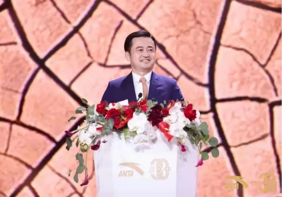 揭秘冬奥背后体育大佬,低调却张扬的家族企业|安踏|晋江|丁世忠_新浪新闻
