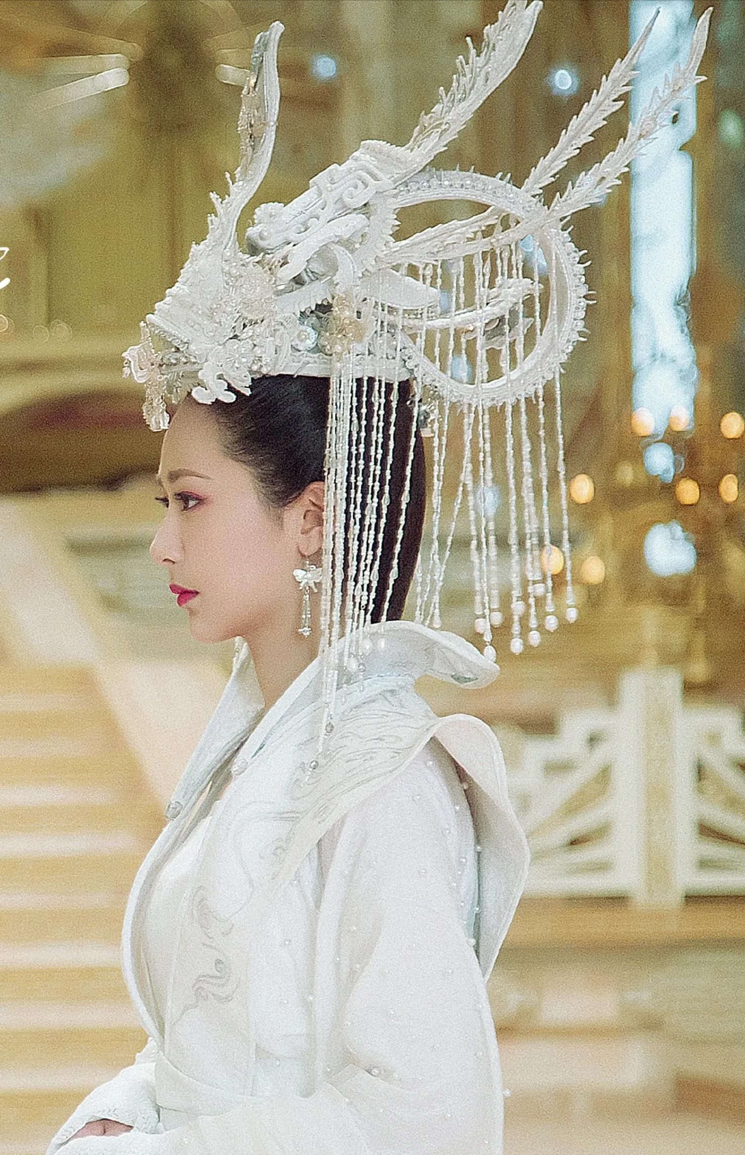 但看过剧的人都知道,这一场戏份中锦觅捅了旭凤,还有那让人到现在都意