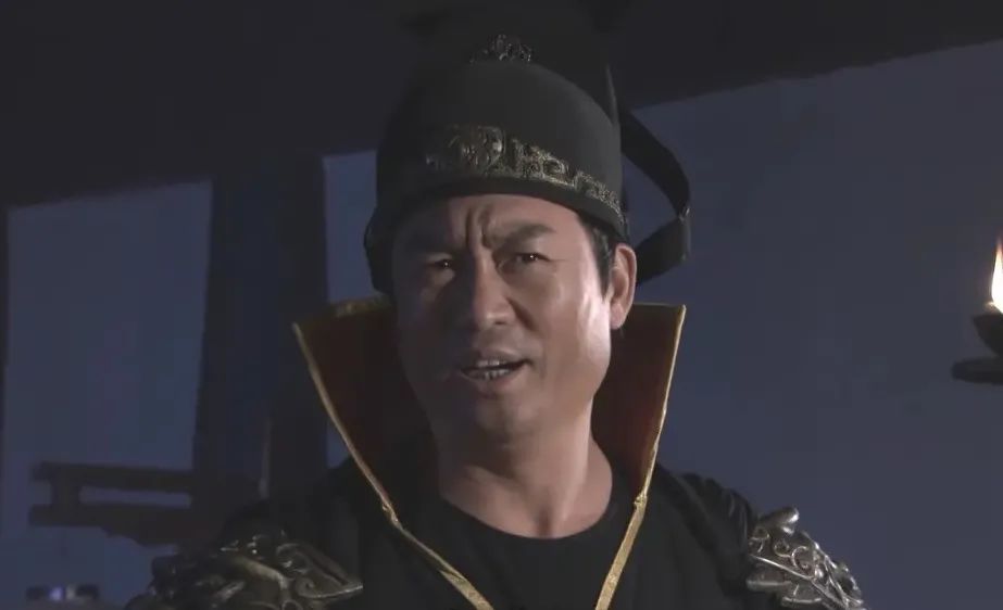 比如在电视剧《神探狄仁杰》中饰演剑灵虎敬晖,在《新鹿鼎记》(黄晓明