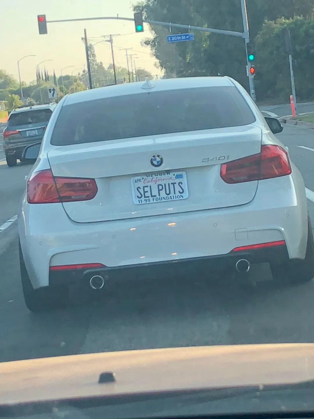 给美国警察捐款是门生意,捐得够多你就能随便飙车|警察|车牌|飙车