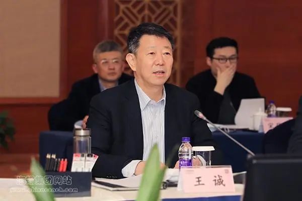 此前,在何承发等领导陪同下,邹志磊一行参观考察了芜湖海螺智能工厂