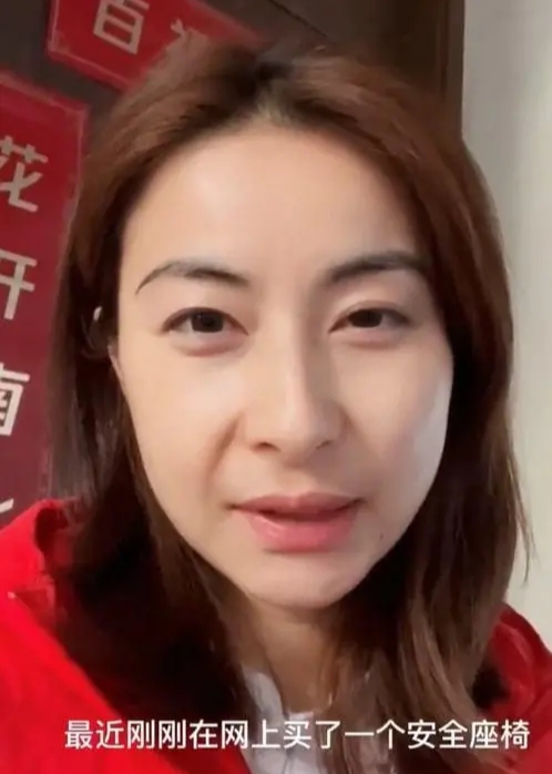 郭晶晶分享育儿经，晒女儿安全座椅，价值四千元，被夸简朴接地气