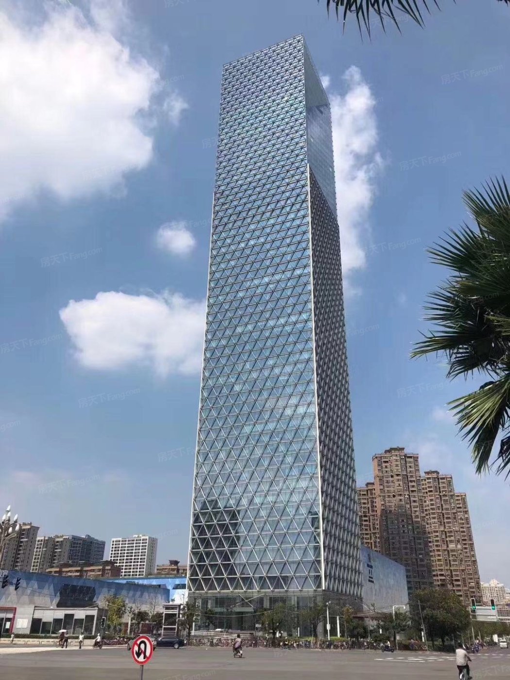 (二)绿地紫峰大厦写字楼房源挂牌量为5套,其中写字楼出租为5套,写字楼