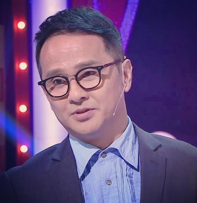 57岁港星邵卓尧做抗疫的士司机兼职日薪两千专程接送确诊者