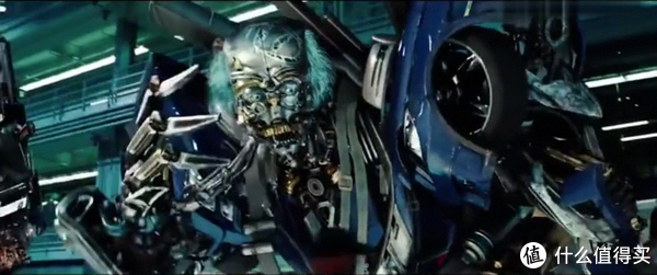 而来到真人版第三部,千斤顶以"q博士"的身份登场.