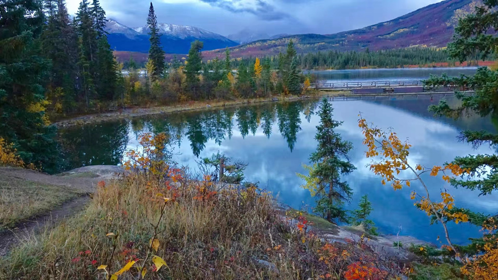 震撼心灵的山谷之美——贾斯帕国家公园休闲区蓝鸢梦想 - Www.slyday.coM