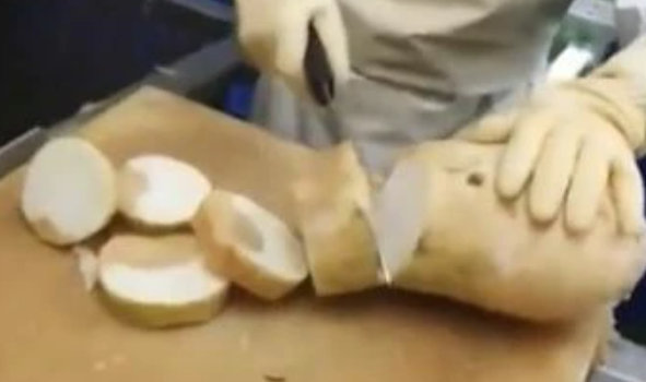 韩国一本土企业被爆用腐烂原料做泡菜，工作人员吐槽：太脏了休闲区蓝鸢梦想 - Www.slyday.coM