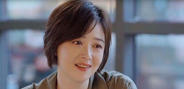 在2021年4月蒋欣主演的生活大剧《小舍得》大火,播出期间热度居高不下