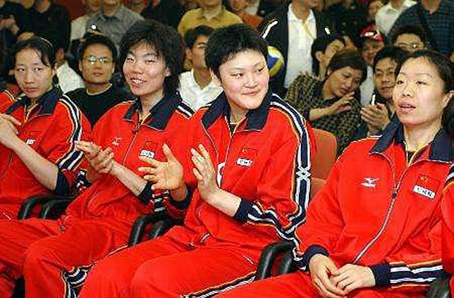 女排名帅陈忠和近况:二婚娶女排弟子为妻,今已退休携