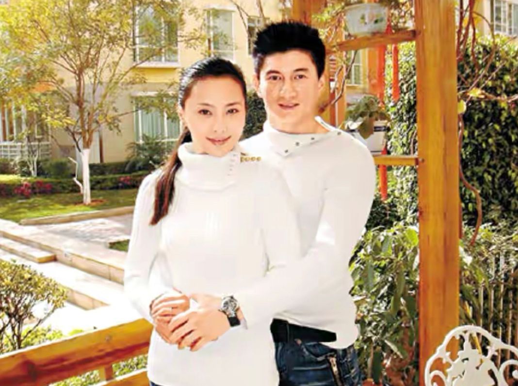 吴奇隆前妻一家同框穿基础款气质变高级一对混血儿女颜值好高