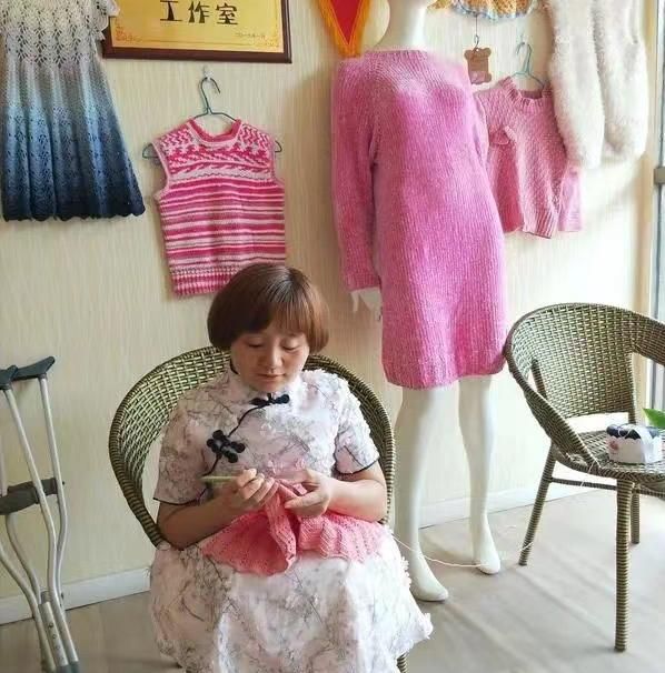 瓷娃娃胡陆身高89厘米不顾丈夫反对生下女儿获得幸福