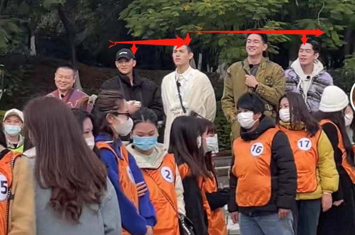 黄子韬陈飞宇林更新等人街头录综艺一眼就能看出谁谎报身高