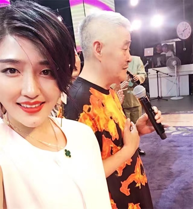 36岁的娇娇本名张玉娇,最初是以本山传媒演员的身份进入娱乐圈,先后