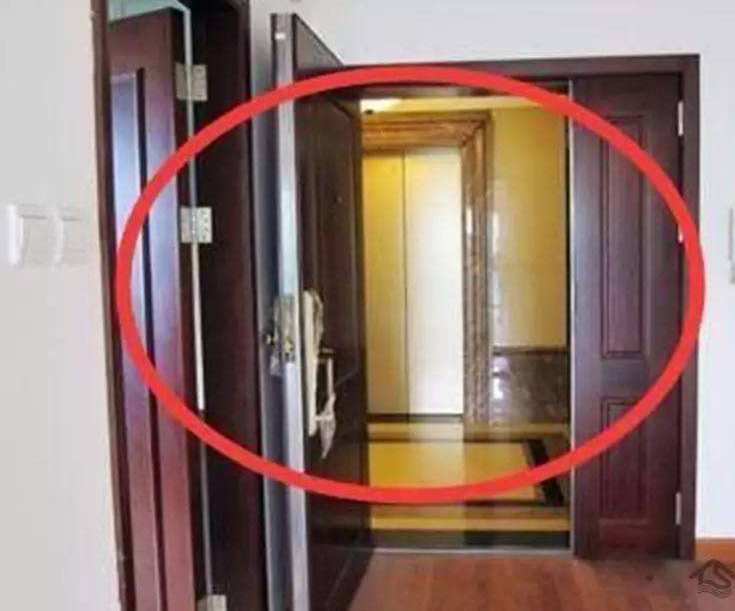 那室内的生气就会被它吸走,电梯开开合合会形成风水学上的开口煞,会使