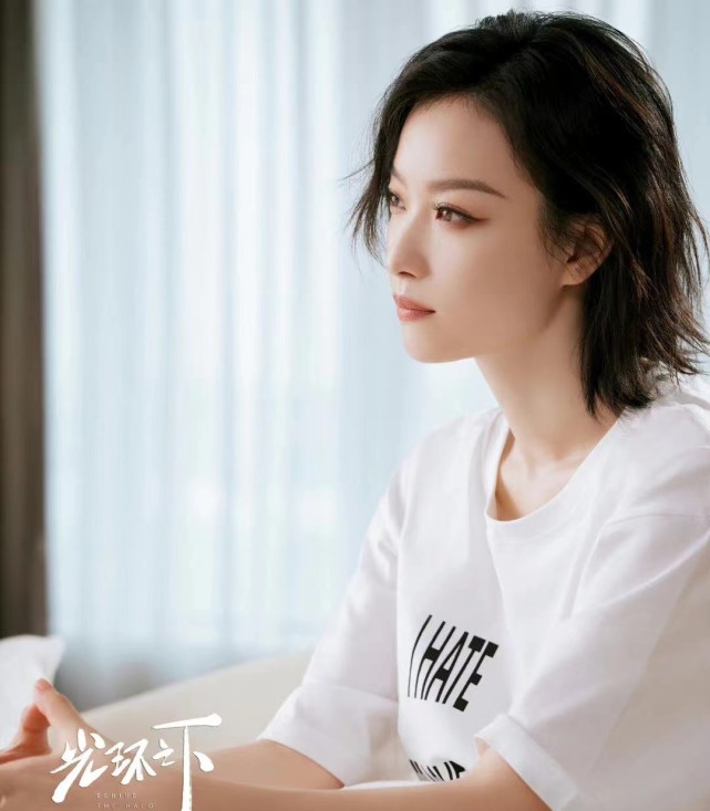 倪妮短发造型封神最新预告曝光颜值开挂她穿t恤更有时髦感