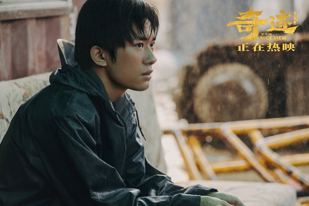 才能给相依为命的妹妹在8岁前完成先天心脏病手术,而自己只是一个修